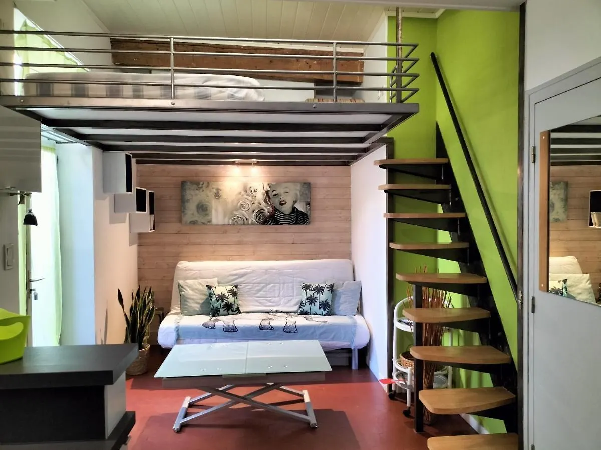 Studio Climatise Avec Mezzanine Au Calme Avec Terrasse Et Parking Idealement Situe Pour Tout Faire A Pied ! Lägenhet Bandol